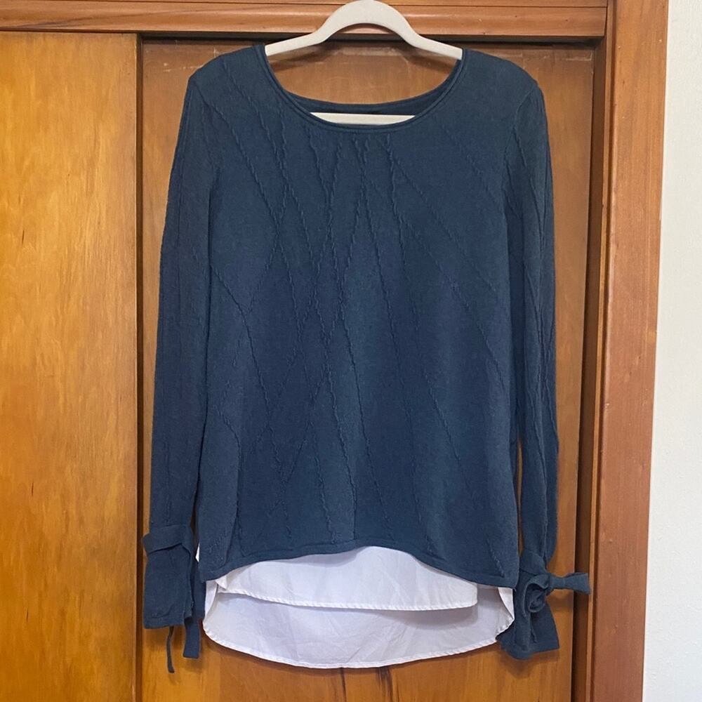 Simply Vera Wang Textured Blue Sweater White Shirt Combo Top Casual Day Bows